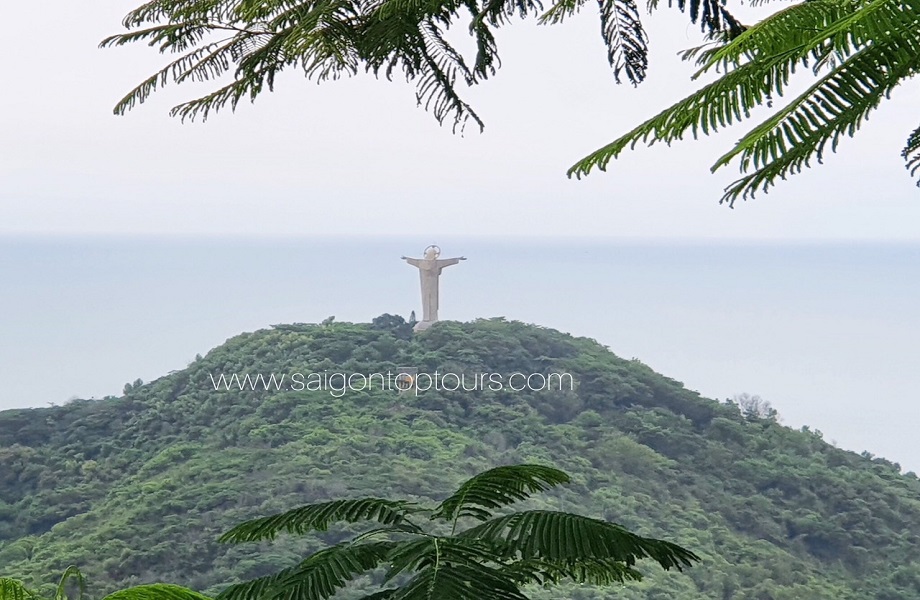jesus-statue-in-vung-tau-beach-city-saigon-top-tours-jpg