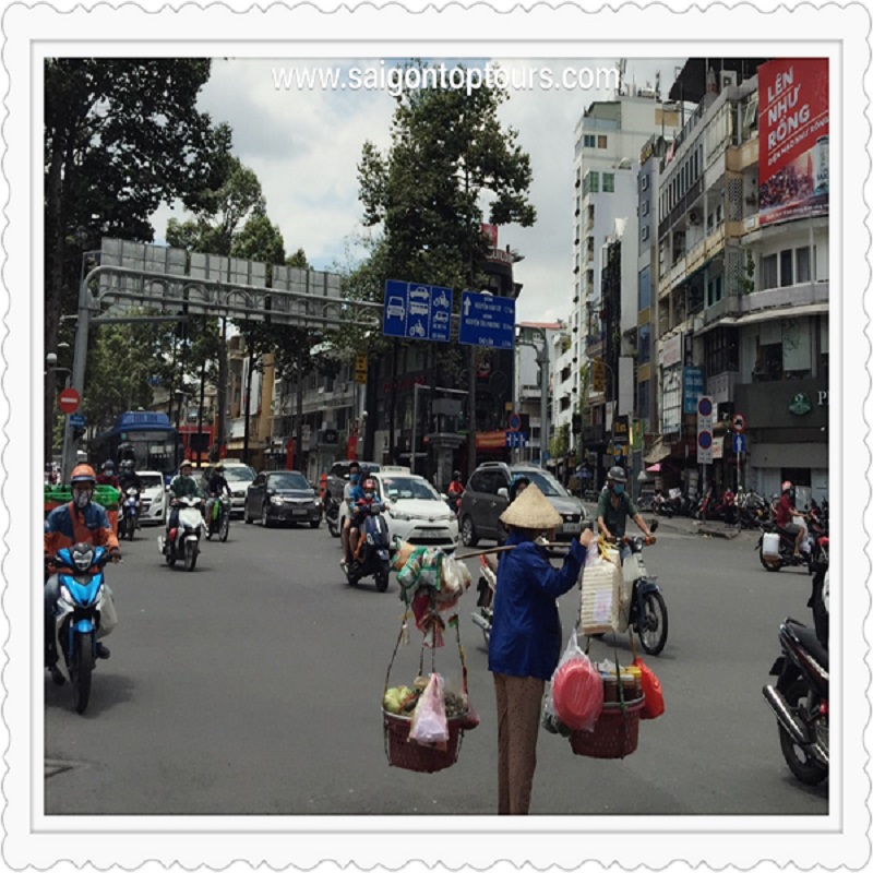 saigon-street-vendors-and-peddlers-saigon-top-tours-jpg