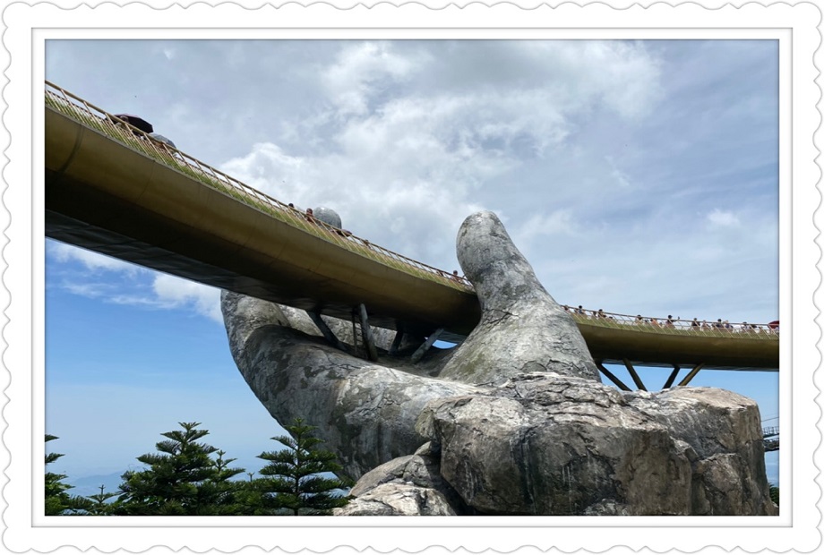 BA NA HILLS AND DISCOVER GOLDEN BRIDGE - BEST DAILY GROUP TOUR IN CENTRAL VIETNAM